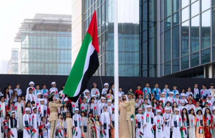 بقيادة محمد بن زايد وتلاحم الشعب سيبقى عَلَم الإمارات عنواناً للخير والرفعة