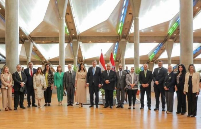 تاريخ تماثيل أبو الهول في معرض بمكتبة الإسكندرية