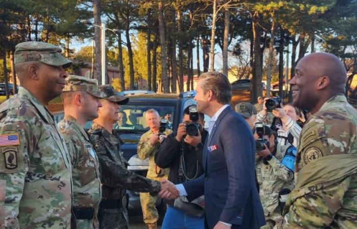 وزير الدفاع الأمريكي يزور الحدود بين الكوريتين للمرة الأولى منذ 8 سنوات