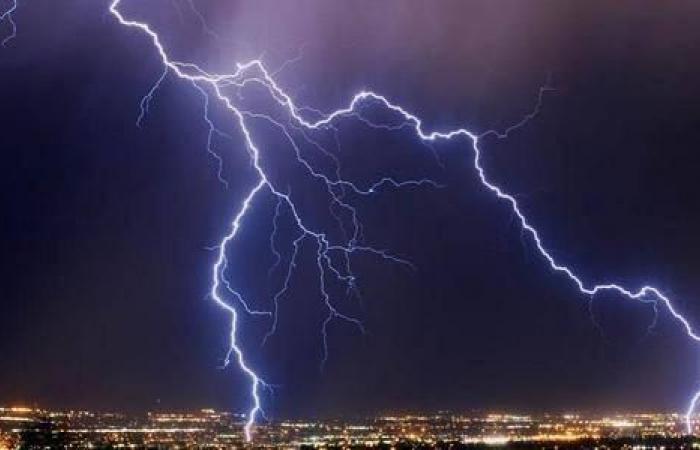 صواعق قاتلة في البحيرة المصرية.. البرق يحصد أروح 3 أشخاص ويصيب سيدة بحروق