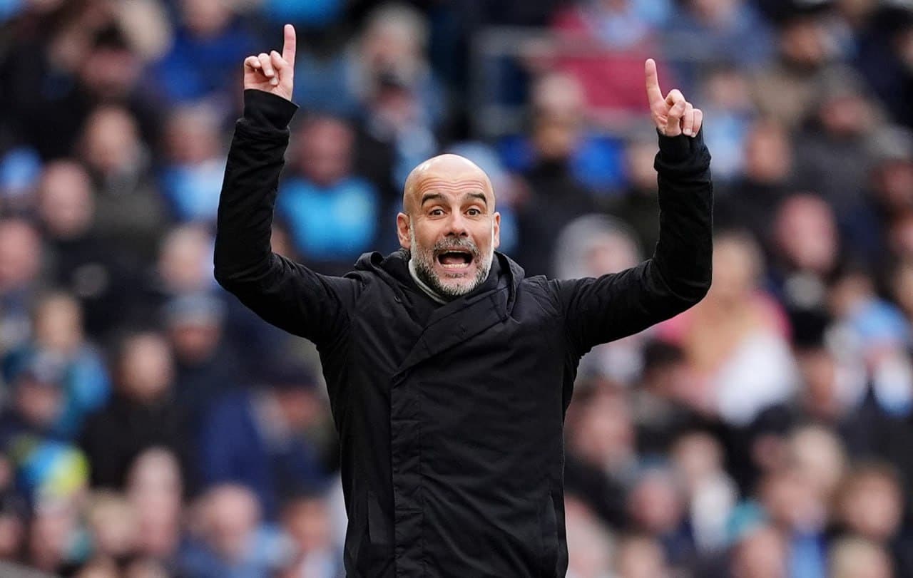 جوارديولا يحتفل بمباراته الـ1000 مع جماهير مانشستر سيتي