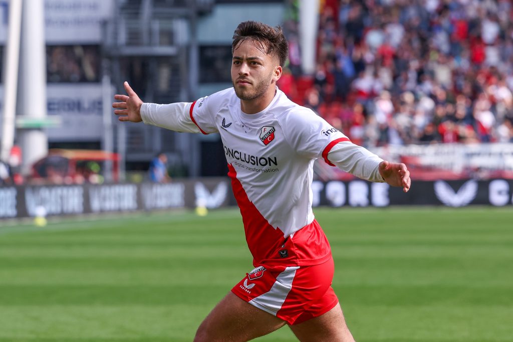 بتمريرتين حاسمتين ضد أياكس.. الكرواني يرد بقوة على الركراكي