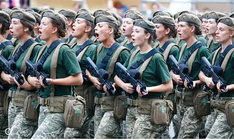 نساء أوكرانيات في الصفوف الأمامية، يقُدن وحدات قتالية ضد روسيا